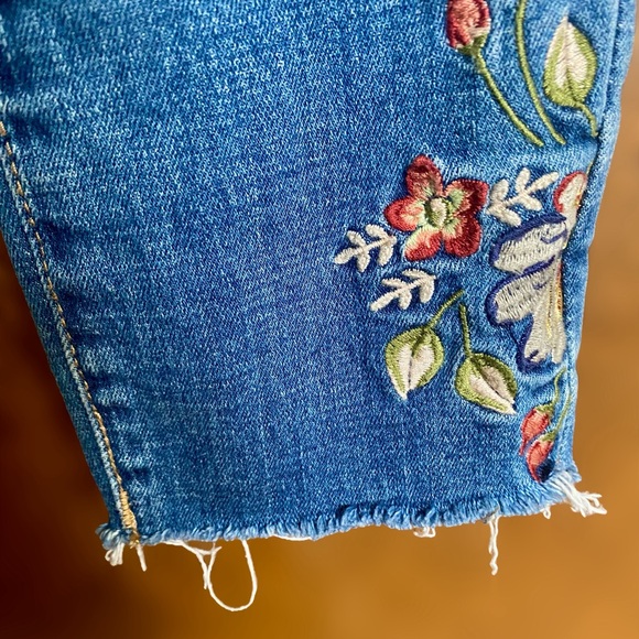 BLANK NYC Women's Skinny Ankle Embroidered Jeans Size 25. Raw hem - Picture 3 of 15